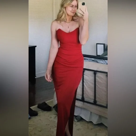 Katie May - Sway Gown in
Scarlett - Picture 3 of 7